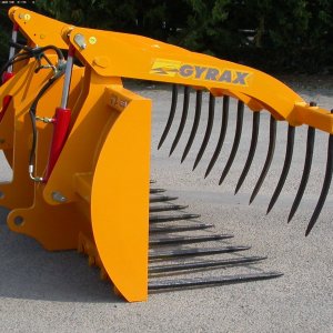 GYRAX - Fourche à fumier GYRAX - Adaptable sur Caterpillar, Manitou et JCB.