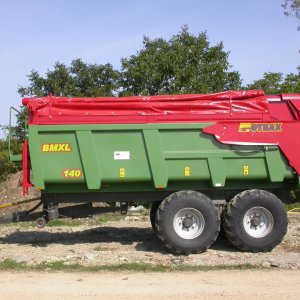 GYRAX - Remorque monocoque élévatrice BMXL EL 2000 - Les remorques agricoles monocoques élévatrices BMXL EL 2000 permettent d'améliorer vos chantiers de semis ou d'engrais en assurant une vidange par trappe jusqu'à une hauteur de 2m.