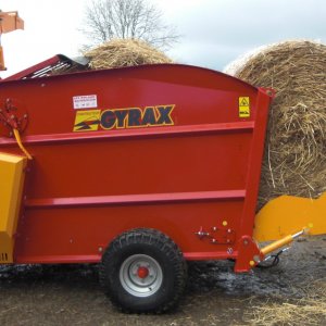GYRAX - Pailleuse trainée 3703 - Les pailleuses trainées 3703 sont les pailleuses idéales pour les élevages cherchant un outil de paillage efficace et robuste.